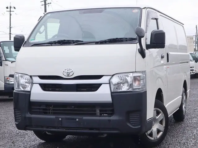 トヨタ ハイエースバン 3DF-GDH201V(2WD)の写真1
