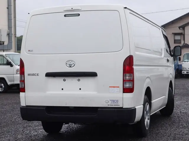 トヨタ ハイエースバン 3DF-GDH201V(2WD)の写真3