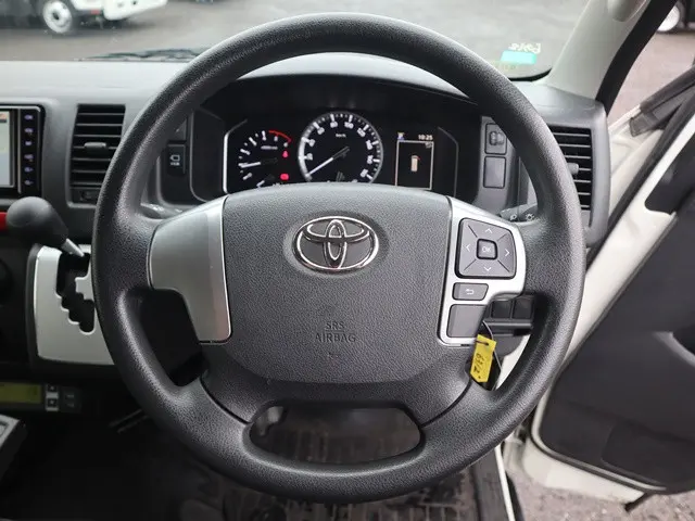 トヨタ ハイエースバン 3DF-GDH201V(2WD)の写真4