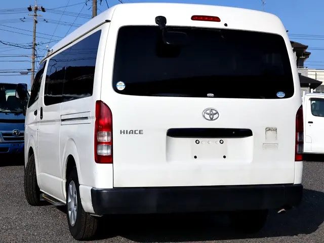トヨタ ハイエース CBA-TRH214W(2WD)の写真2
