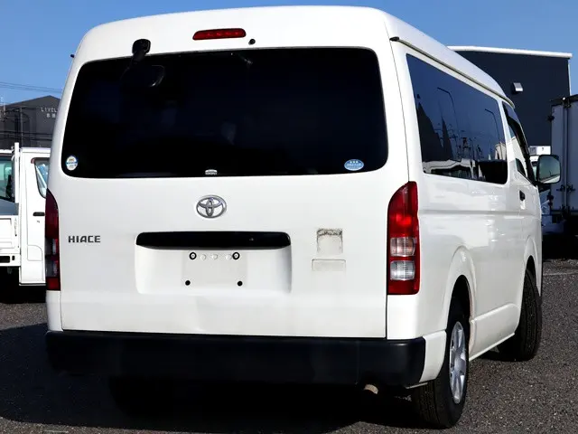 トヨタ ハイエース CBA-TRH214W(2WD)の写真3