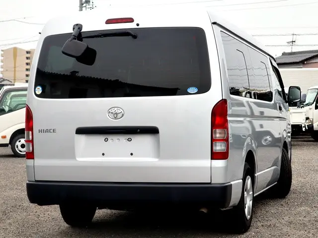 トヨタ ハイエース CBA-TRH214W(2WD)の写真3