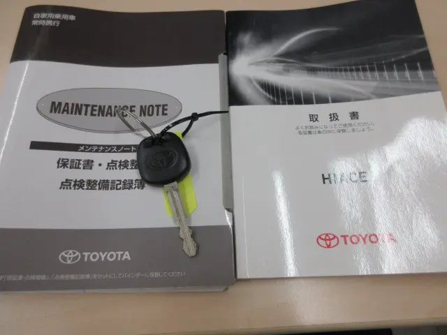 トヨタ ハイエース CBA-TRH214W(2WD)の写真5