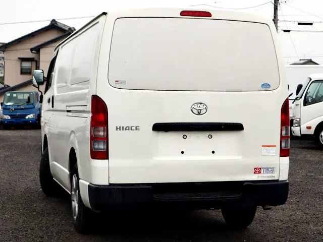 トヨタ ハイエースバン CBF-TRH200V(2WD)の写真2