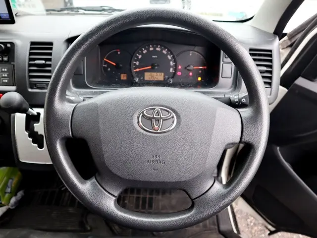 トヨタ ハイエースバン CBF-TRH200V(2WD)の写真4