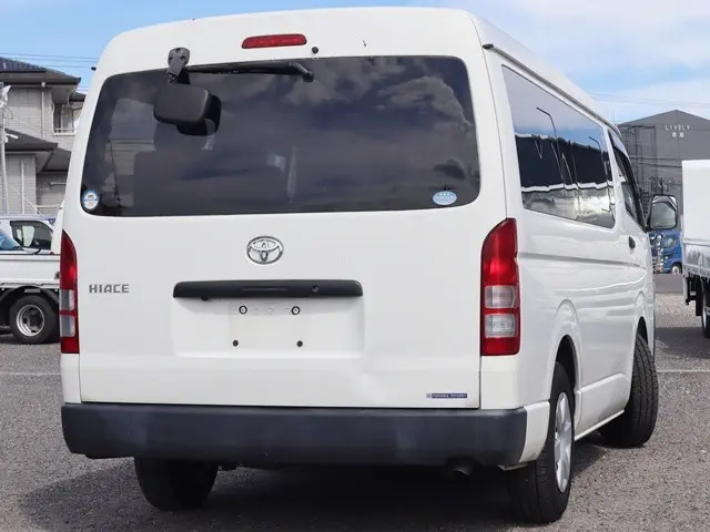 トヨタ ハイエース CBA-TRH214W(2WD)の写真2