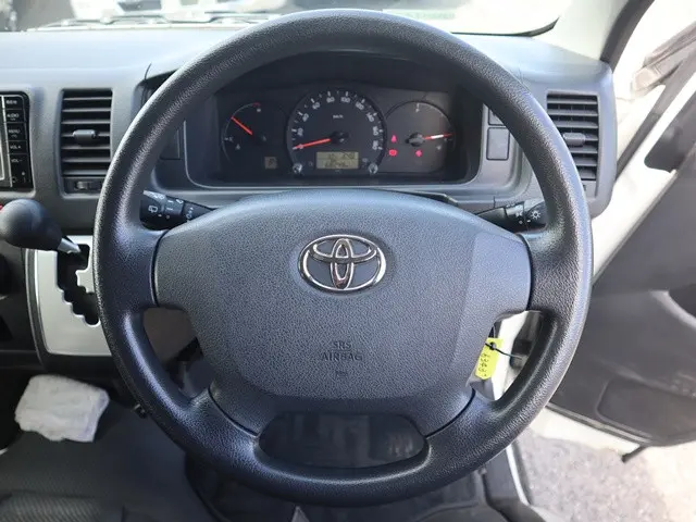 トヨタ ハイエース CBA-TRH214W(2WD)の写真4