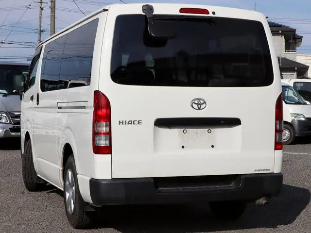 トヨタ ハイエースバン 3BF-TRH200V(2WD)の写真2