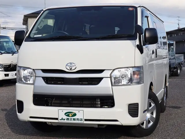トヨタ ハイエースバン 3BF-TRH200V(2WD)の写真2