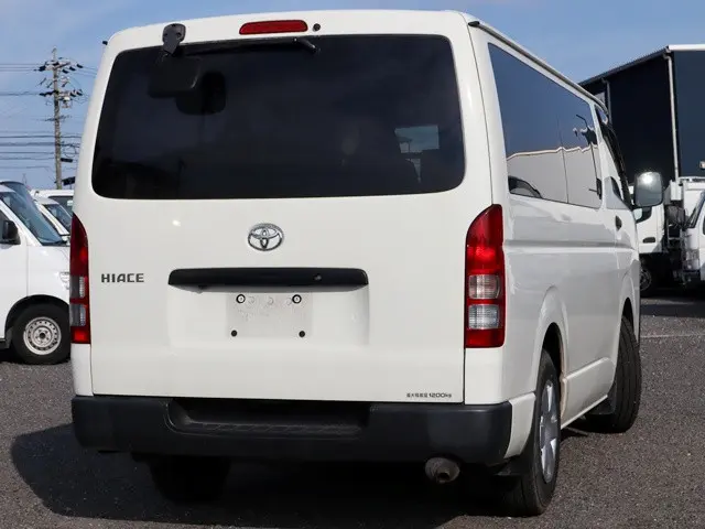 トヨタ ハイエースバン 3BF-TRH200V(2WD)の写真3