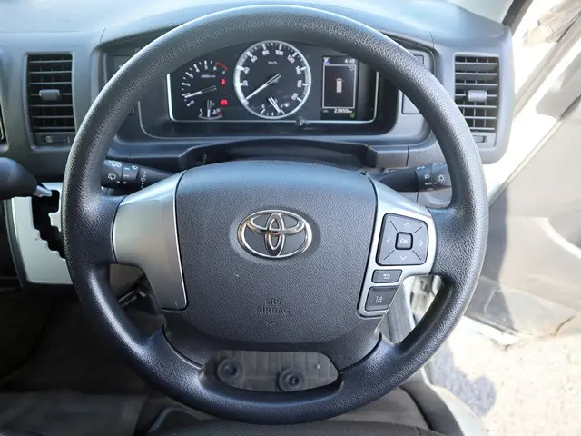 トヨタ ハイエースバン 3BF-TRH200V(2WD)の写真4