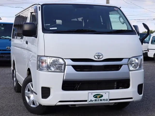 トヨタ ハイエースバン 3BF-TRH200V(2WD)の写真4