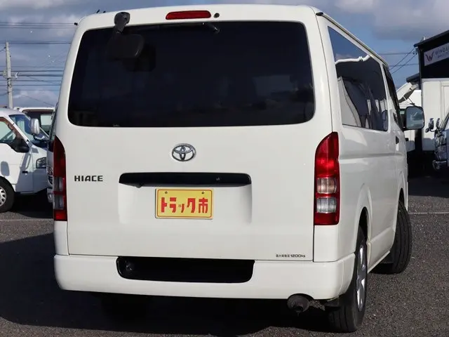 トヨタ ハイエースバン 3BF-TRH200V(2WD)の写真5