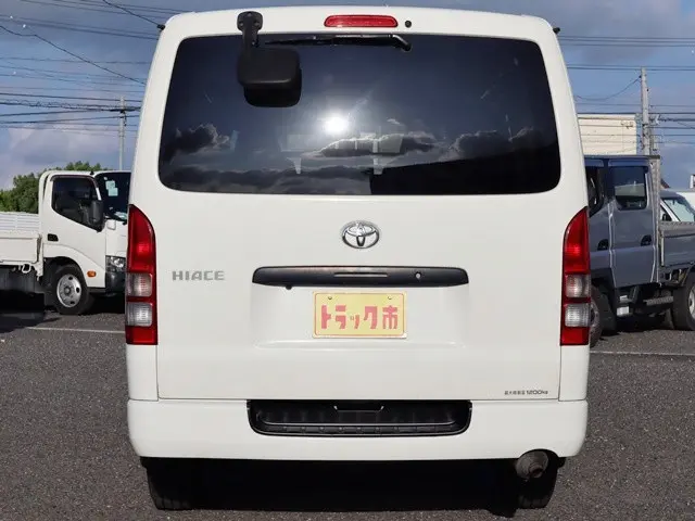トヨタ ハイエースバン 3BF-TRH200V(2WD)の写真6
