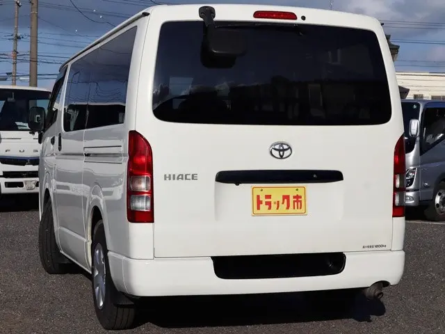 トヨタ ハイエースバン 3BF-TRH200V(2WD)の写真7