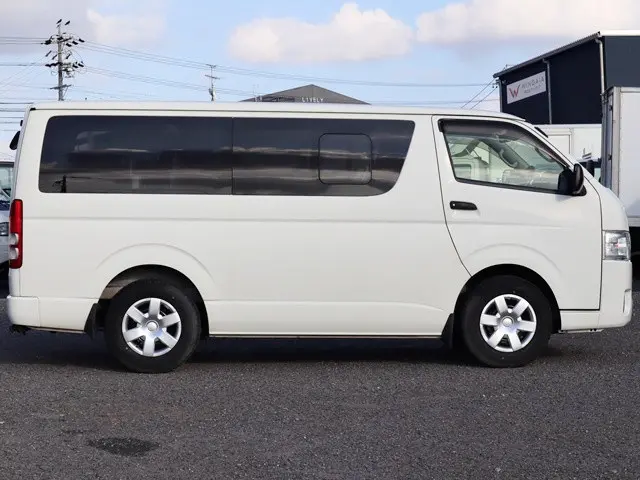 トヨタ ハイエースバン 3BF-TRH200V(2WD)の写真8