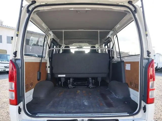 トヨタ ハイエースバン 3BF-TRH200V(2WD)の写真11