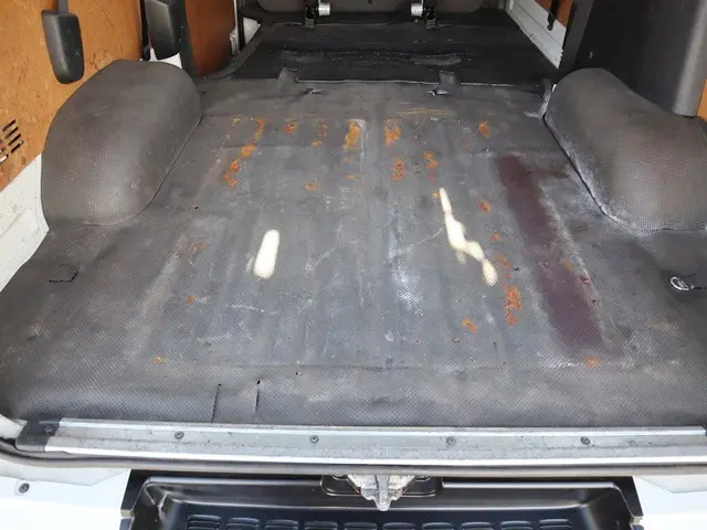トヨタ ハイエースバン 3BF-TRH200V(2WD)の写真13