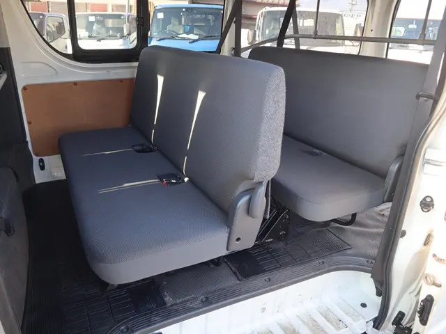トヨタ ハイエースバン 3BF-TRH200V(2WD)の写真15