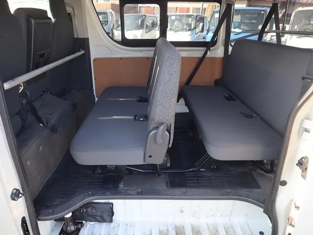 トヨタ ハイエースバン 3BF-TRH200V(2WD)の写真16