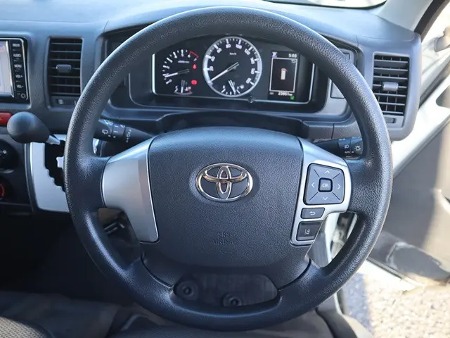 トヨタ ハイエースバン 3BF-TRH200V(2WD)の写真37