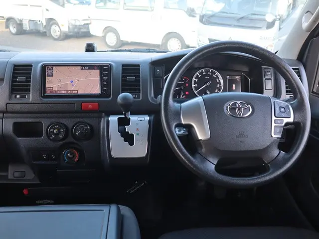 トヨタ ハイエースバン 3BF-TRH200V(2WD)の写真44