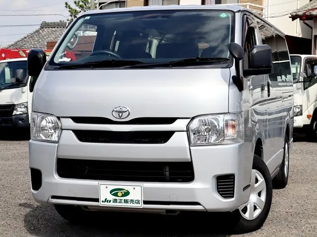 トヨタ ハイエースバン QDF-GDH206V(4WD)の写真2