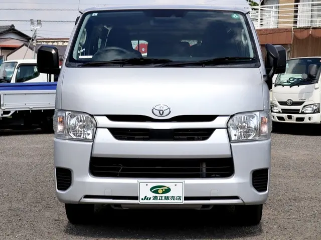 トヨタ ハイエースバン QDF-GDH206V(4WD)の写真3