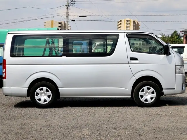 トヨタ ハイエースバン QDF-GDH206V(4WD)の写真8