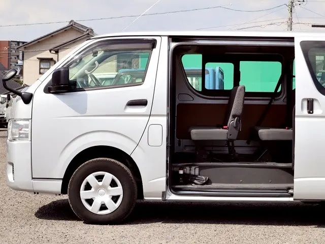 トヨタ ハイエースバン QDF-GDH206V(4WD)の写真10