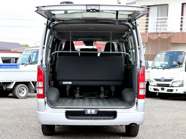 トヨタ ハイエースバン QDF-GDH206V(4WD)の写真11