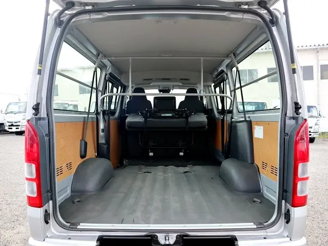 トヨタ ハイエースバン QDF-GDH206V(4WD)の写真12