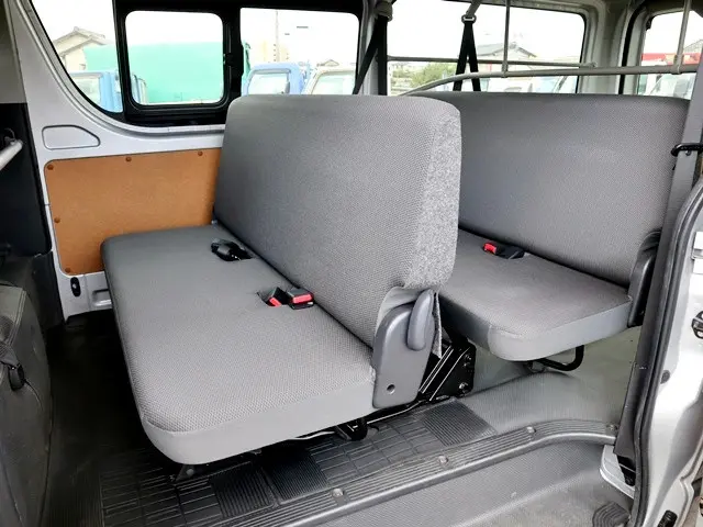 トヨタ ハイエースバン QDF-GDH206V(4WD)の写真15
