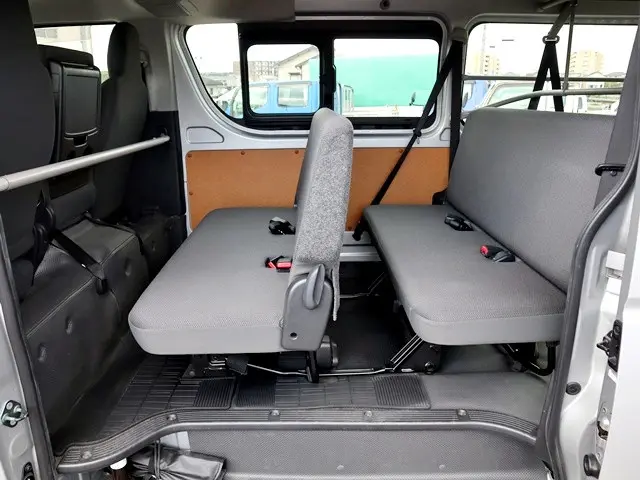トヨタ ハイエースバン QDF-GDH206V(4WD)の写真16