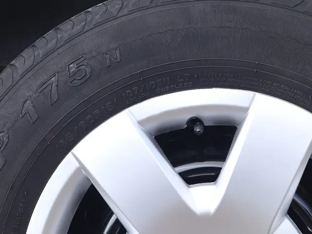 トヨタ ハイエースバン QDF-GDH206V(4WD)の写真21