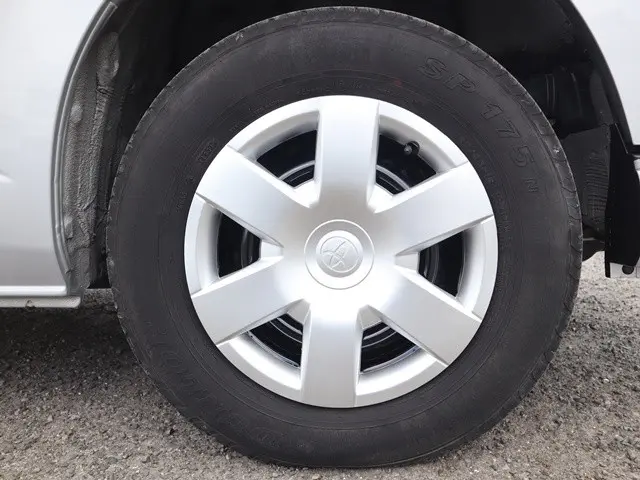 トヨタ ハイエースバン QDF-GDH206V(4WD)の写真22
