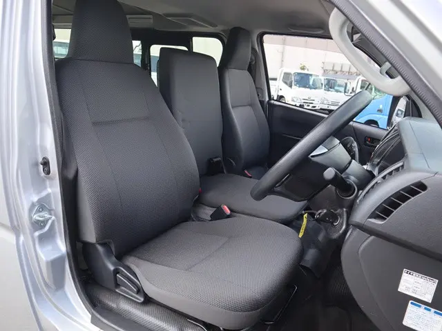 トヨタ ハイエースバン QDF-GDH206V(4WD)の写真31
