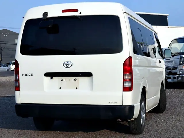 トヨタ ハイエース 3BA-TRH214W(2WD)の写真3