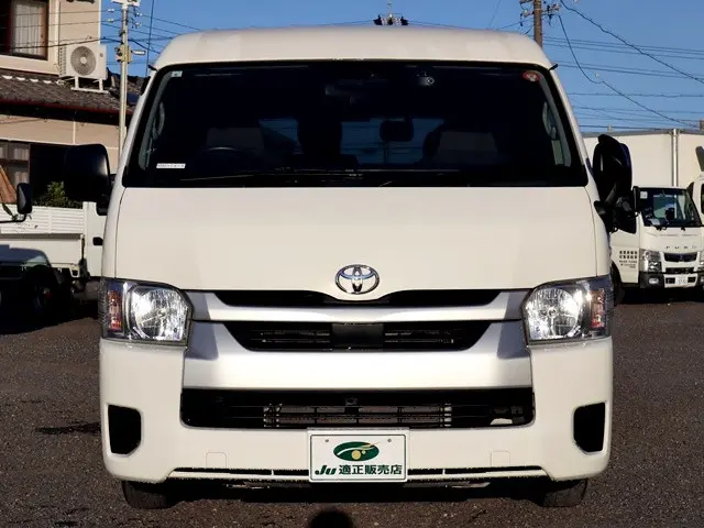 トヨタ ハイエース 3BA-TRH214W(2WD)の写真3