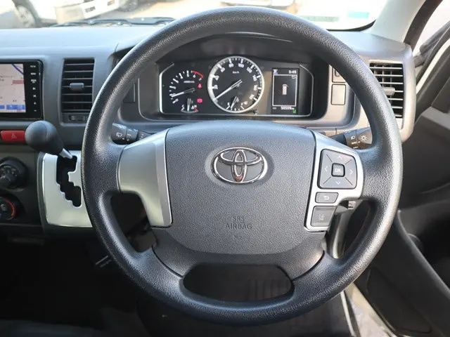 トヨタ ハイエース 3BA-TRH214W(2WD)の写真4