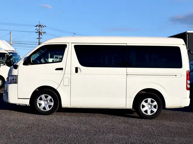 トヨタ ハイエース 3BA-TRH214W(2WD)の写真9