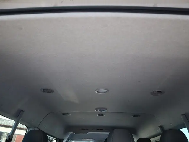 トヨタ ハイエース 3BA-TRH214W(2WD)の写真13