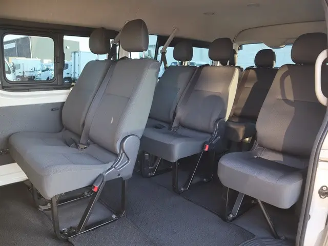トヨタ ハイエース 3BA-TRH214W(2WD)の写真14