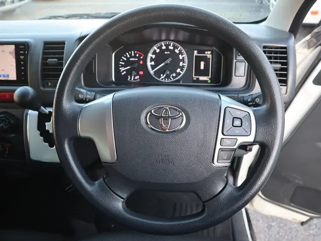 トヨタ ハイエース 3BA-TRH214W(2WD)の写真35