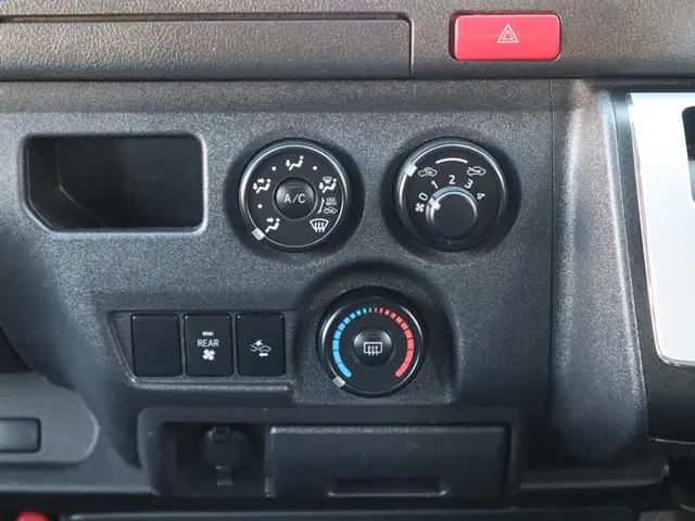 トヨタ ハイエース 3BA-TRH214W(2WD)の写真37