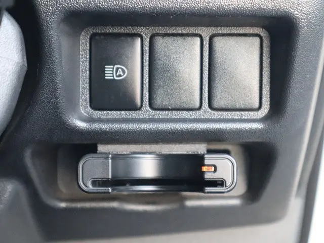 トヨタ ハイエース 3BA-TRH214W(2WD)の写真40