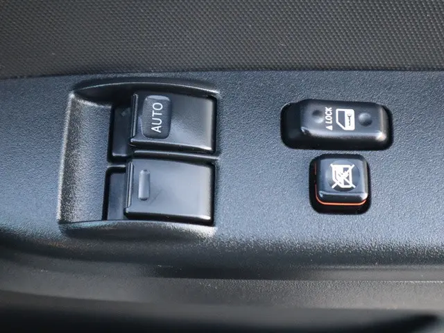 トヨタ ハイエース 3BA-TRH214W(2WD)の写真42