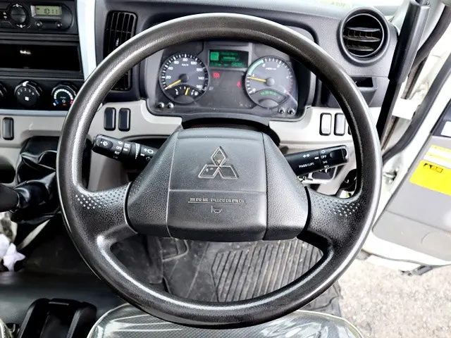 三菱 キャンター TPG-FBA60(2WD)の写真4