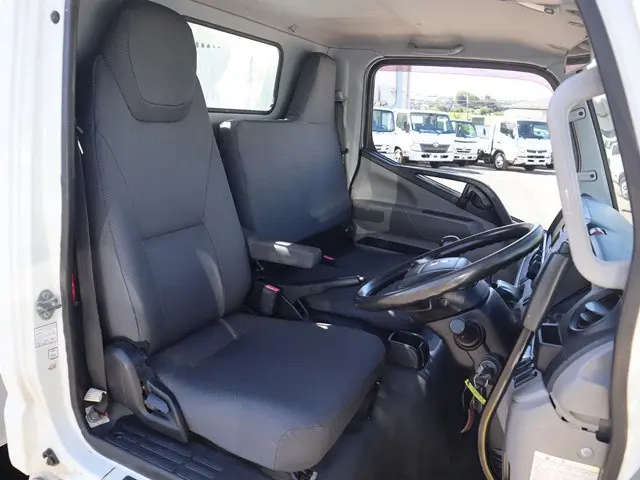三菱 キャンター TPG-FBA60(2WD)の写真32