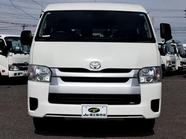 トヨタ ハイエース CBA-TRH219W(4WD)の写真3